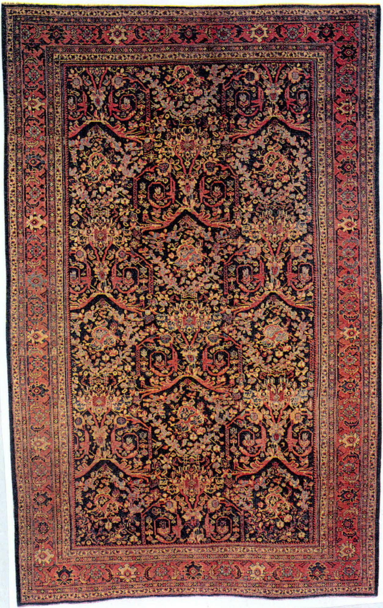 1890年 此地毯采用欧式花朵，但深色调还是波斯模式